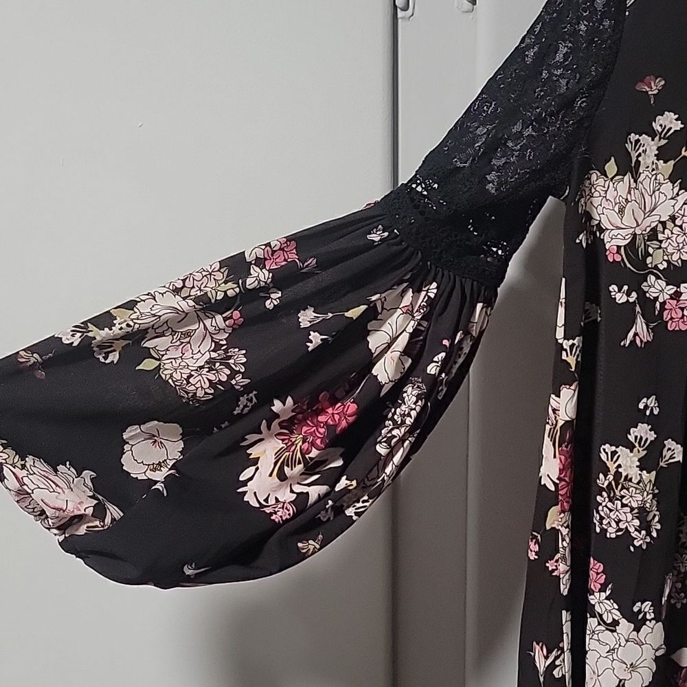 POL Floral Top - Picture 2 of 9